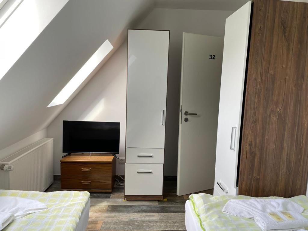 Hotel Gruener Baum Schömberg Exteriér fotografie